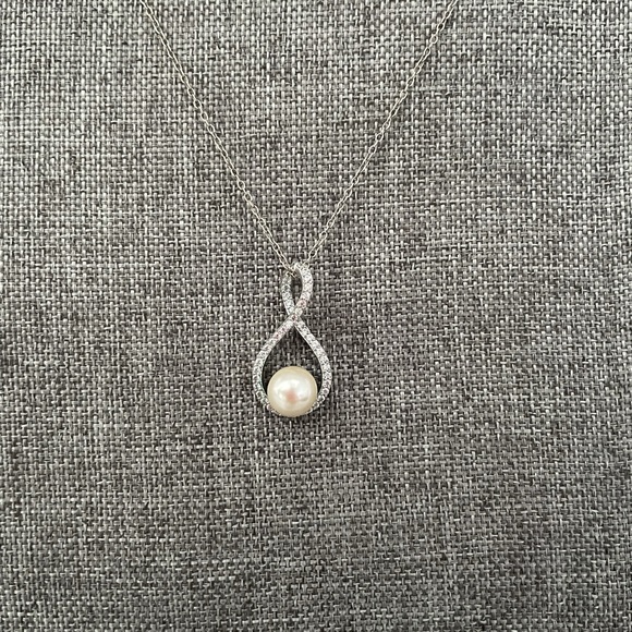 Pearl Infinity Bridal Necklace & Earring Set - Picture 2 of 6